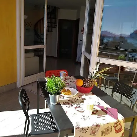 Silvia Con Vista Lago